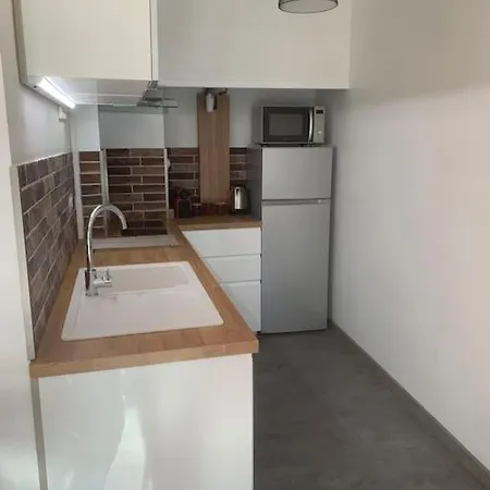 Superbe T1 Refait A Neuf, Parking, Clim, Metro Apartment *